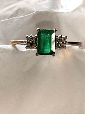 Stamped 8 CT Delicate Gold Ring with Genuine Emerald and Diamond Cluster